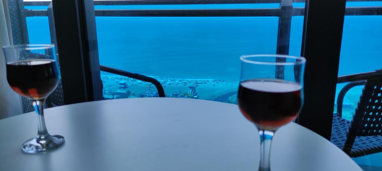 Only Front Sea View, No Side View, Wonderful Panorama, High Floor, Location Guarantee Aparthotel Батуми Екстериор снимка