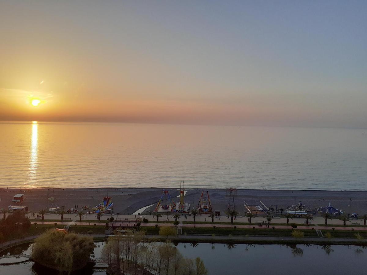 Only Front Sea View, No Side View, Wonderful Panorama, High Floor, Location Guarantee Aparthotel Батуми Екстериор снимка