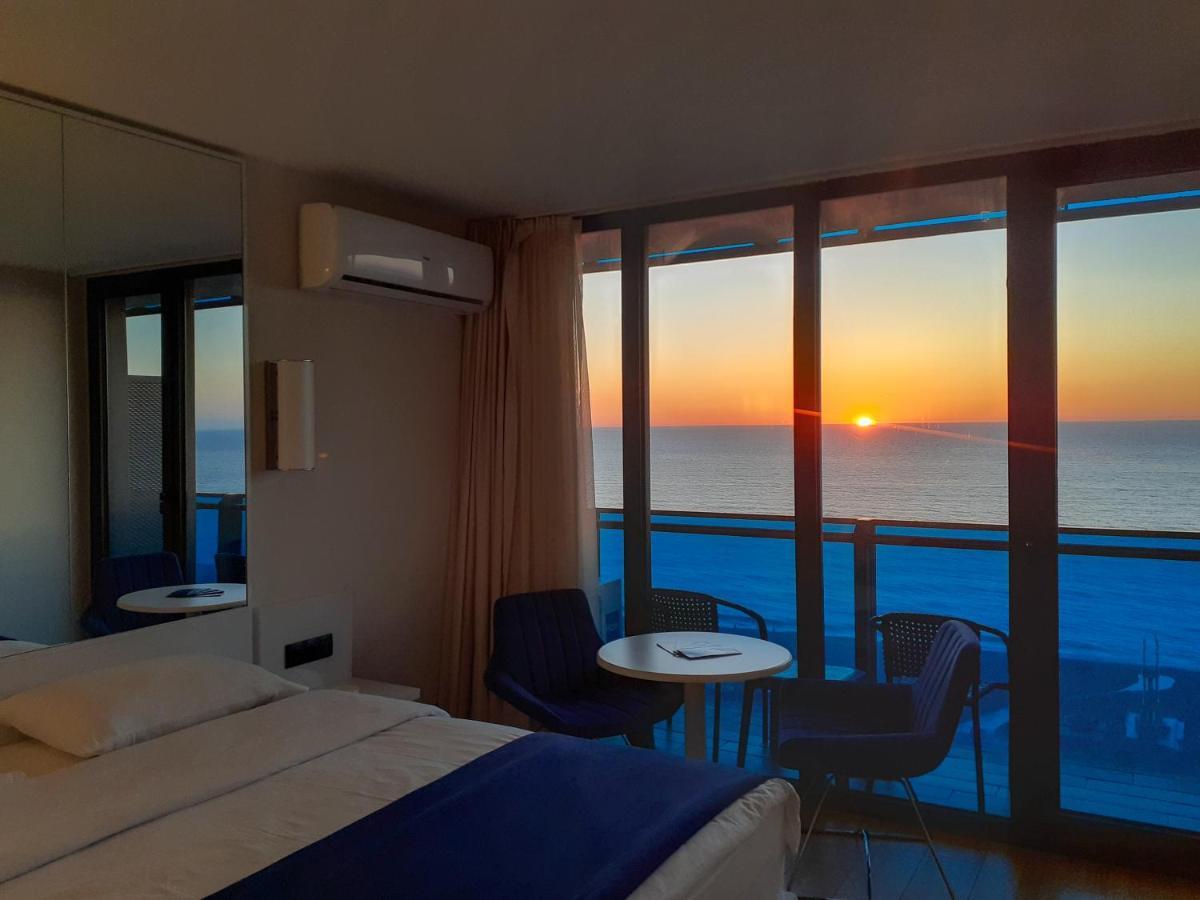 Only Front Sea View, No Side View, Wonderful Panorama, High Floor, Location Guarantee Aparthotel Батуми Екстериор снимка