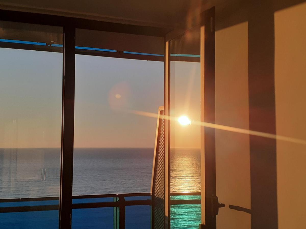 Only Front Sea View, No Side View, Wonderful Panorama, High Floor, Location Guarantee Aparthotel Батуми Екстериор снимка