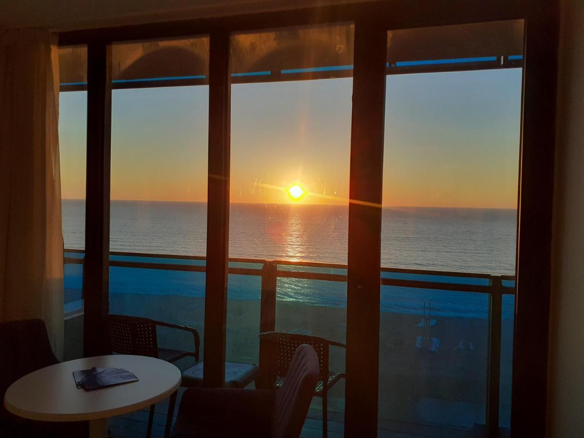 Only Front Sea View, No Side View, Wonderful Panorama, High Floor, Location Guarantee Aparthotel Батуми Екстериор снимка