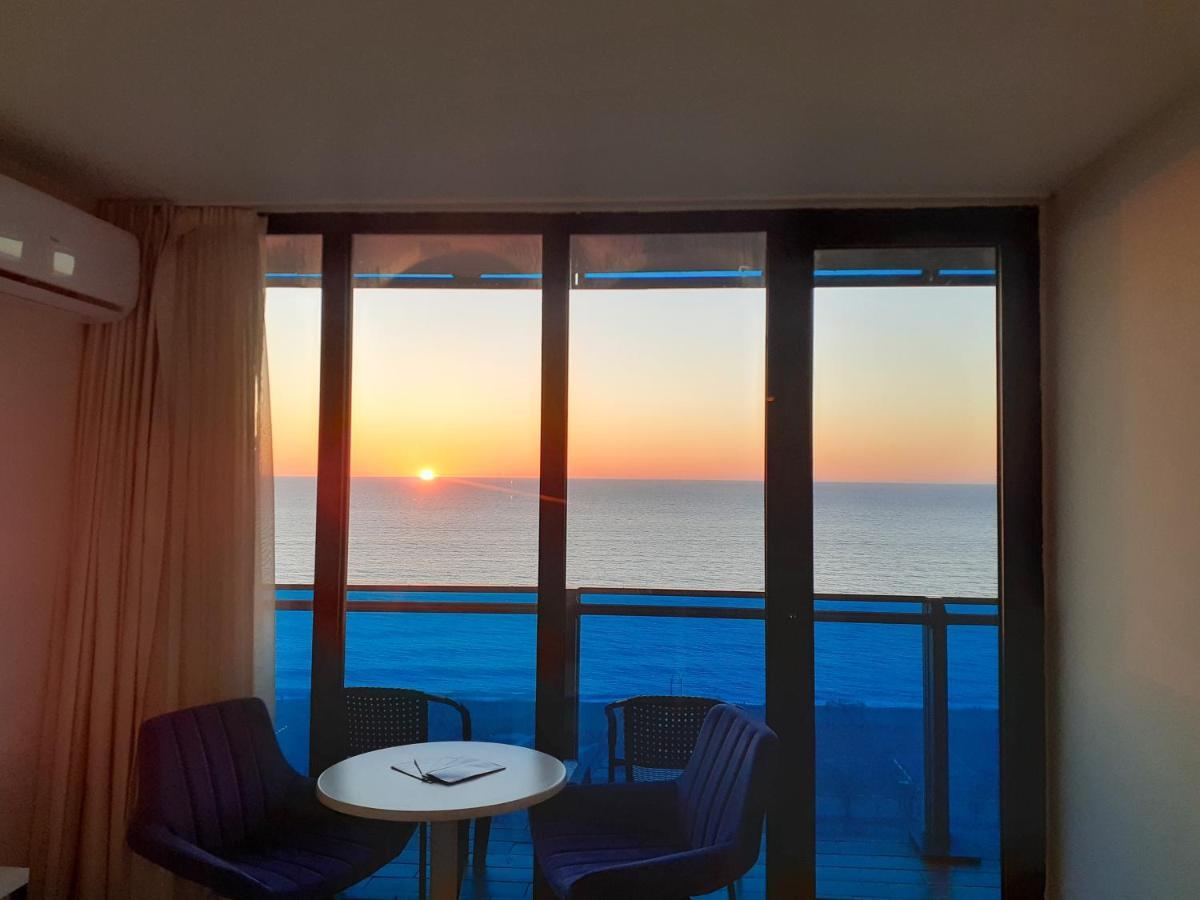 Only Front Sea View, No Side View, Wonderful Panorama, High Floor, Location Guarantee Aparthotel Батуми Екстериор снимка