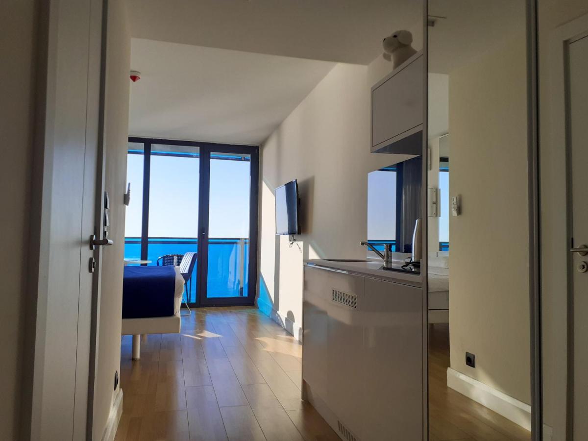 Only Front Sea View, No Side View, Wonderful Panorama, High Floor, Location Guarantee Aparthotel Батуми Екстериор снимка